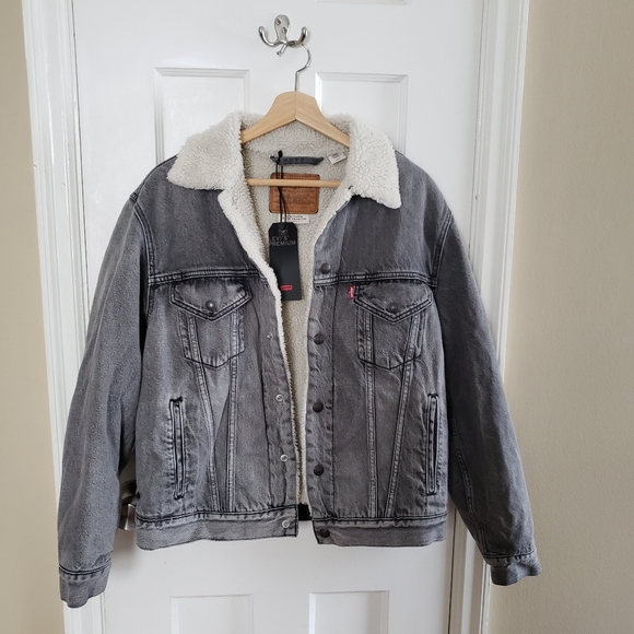 Levi's Vintage Fit Sherpa Trucker Jacket Small - Picture 2 of 5